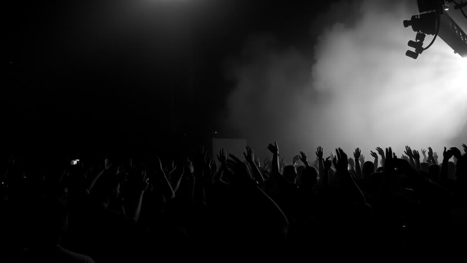 Warehouse Sessions — Saturday night in the festival quarter.